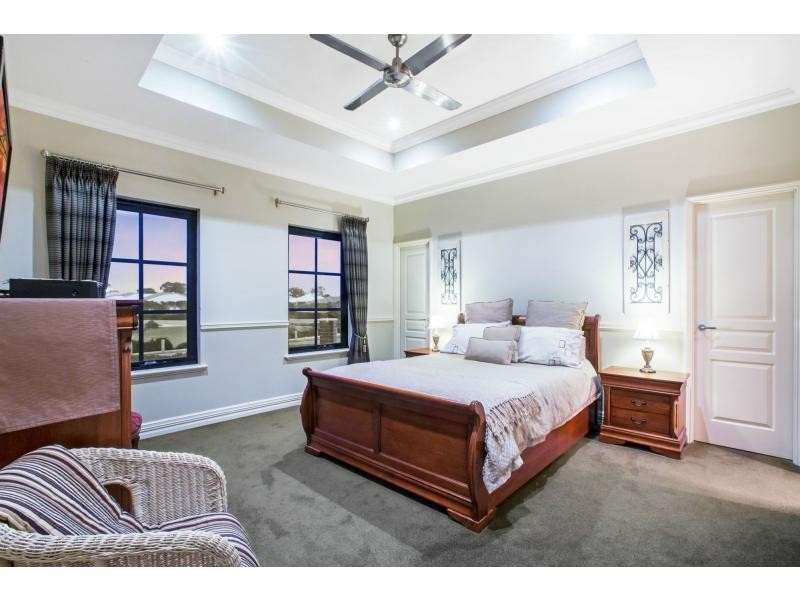 8 Torwood Edge, Halls Head WA 6210