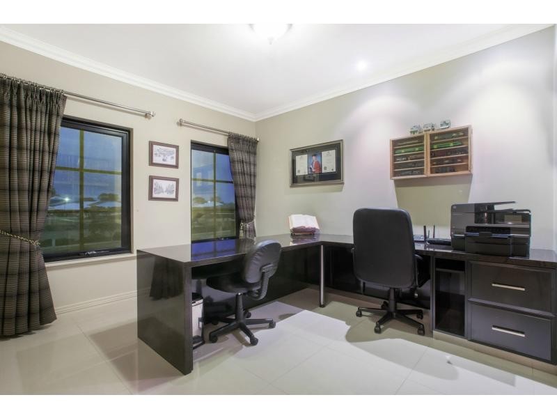 8 Torwood Edge, Halls Head WA 6210
