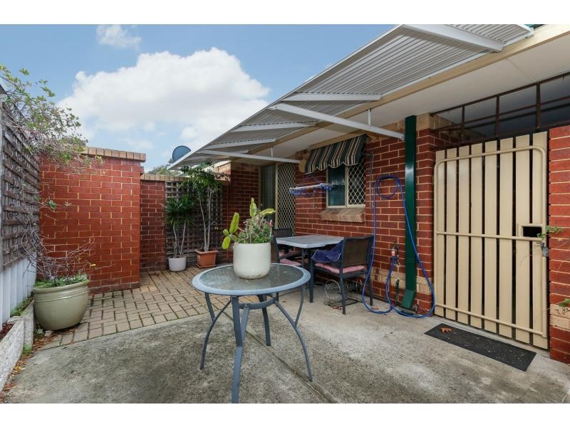 2/4 Mills Street, Bentley WA 6102