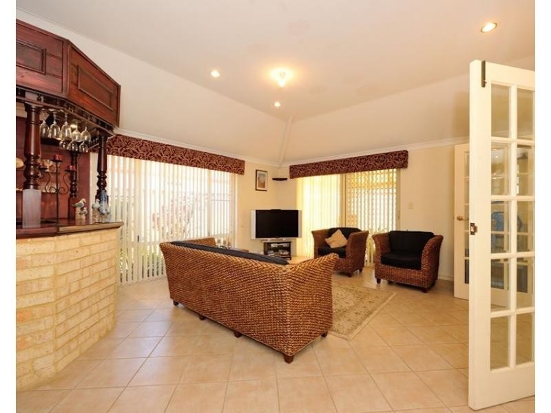 40 Pollard Way, Warnbro WA 6169