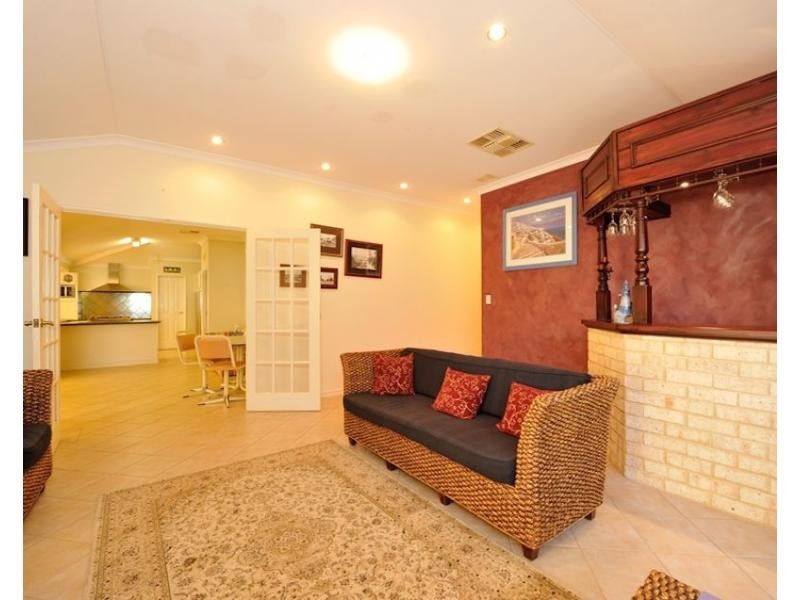 40 Pollard Way, Warnbro WA 6169