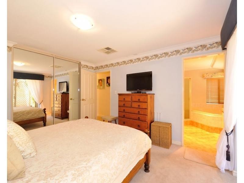 40 Pollard Way, Warnbro WA 6169