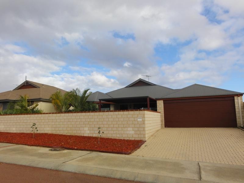 5 Mawson Grange, Lakelands WA 6180