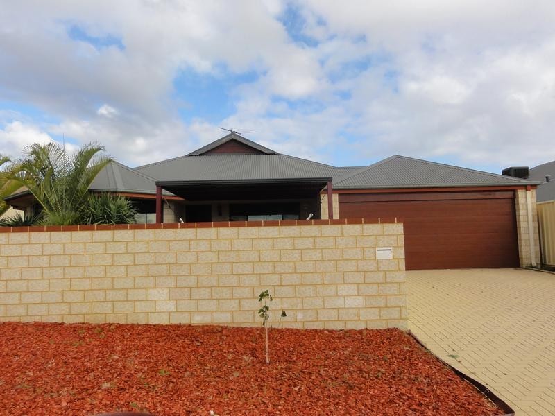 5 Mawson Grange, Lakelands WA 6180