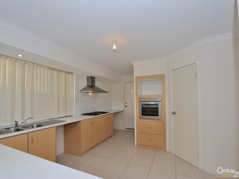 5 Mawson Grange, Lakelands WA 6180