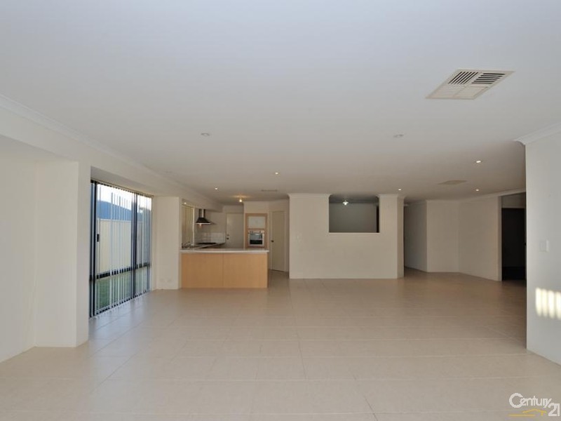 5 Mawson Grange, Lakelands WA 6180