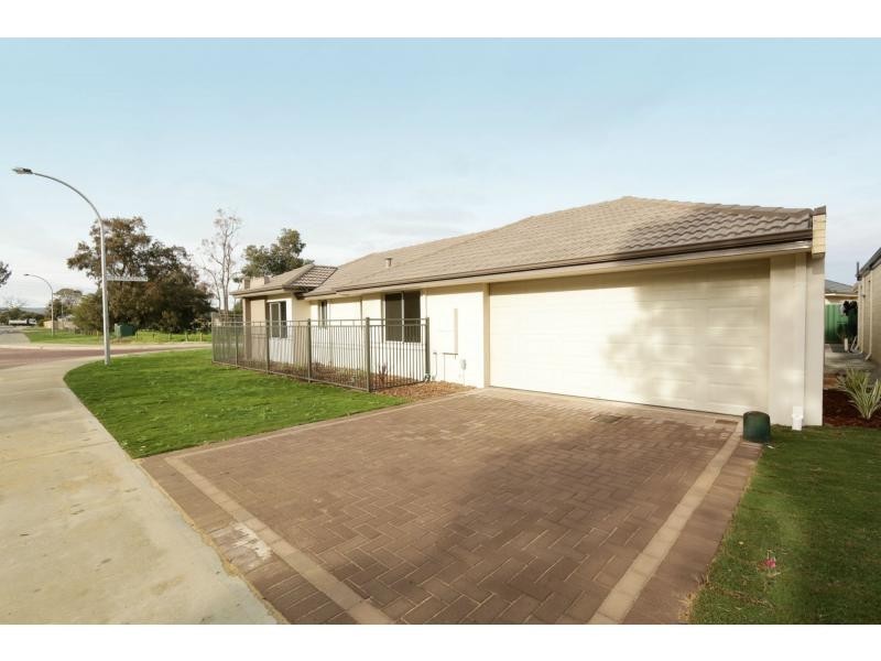 18 Hardey East Road, Wattle Grove WA 6107