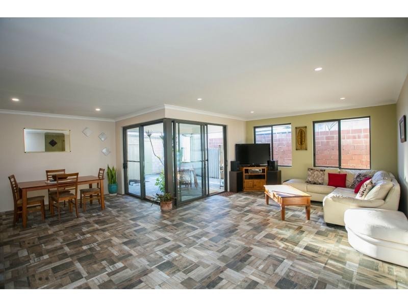 2/24 Collick Street, Hilton WA 6163