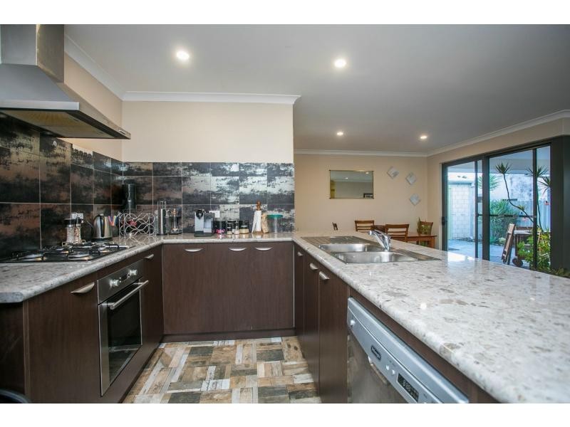 2/24 Collick Street, Hilton WA 6163