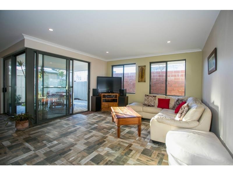 2/24 Collick Street, Hilton WA 6163