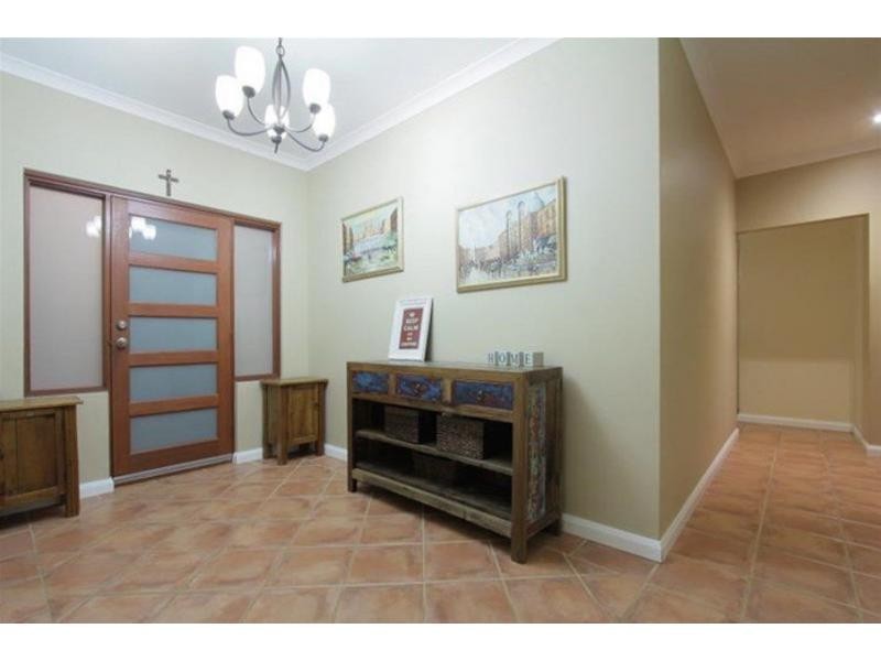 17 Petworth Drive, The Vines WA 6069