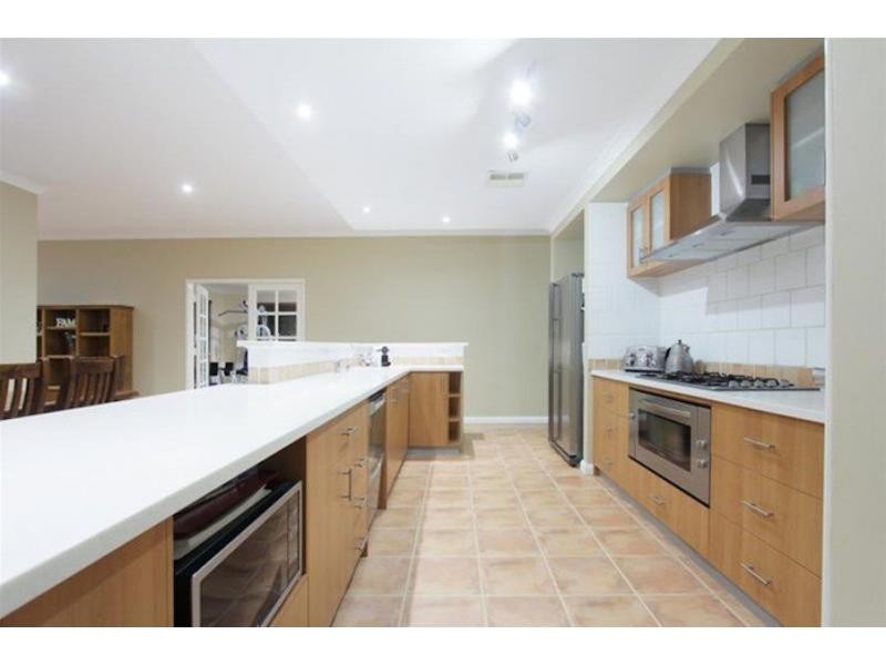 17 Petworth Drive, The Vines WA 6069