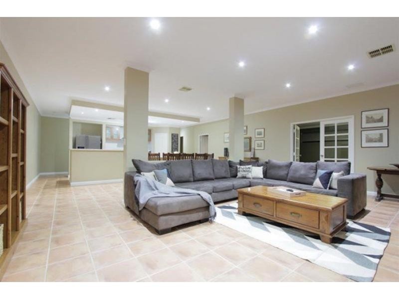 17 Petworth Drive, The Vines WA 6069