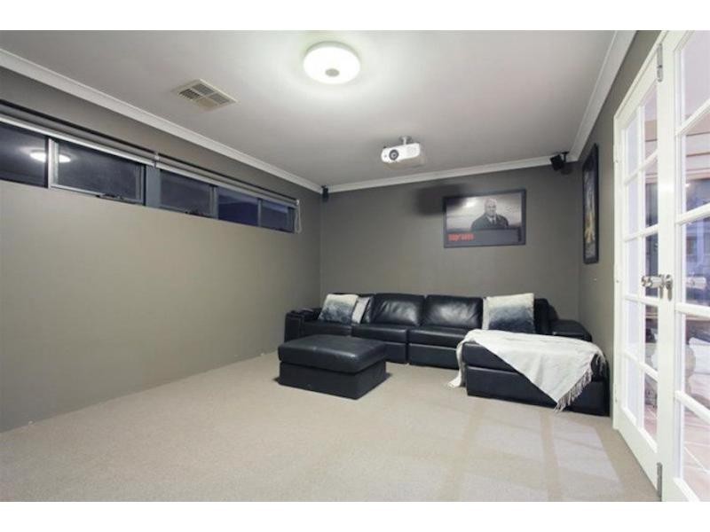 17 Petworth Drive, The Vines WA 6069