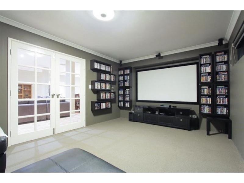 17 Petworth Drive, The Vines WA 6069