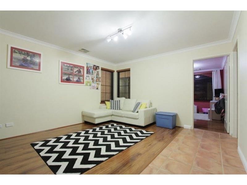 17 Petworth Drive, The Vines WA 6069