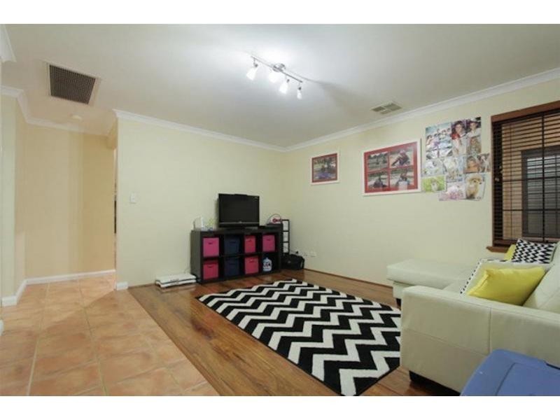 17 Petworth Drive, The Vines WA 6069