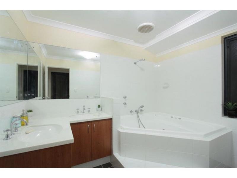 17 Petworth Drive, The Vines WA 6069
