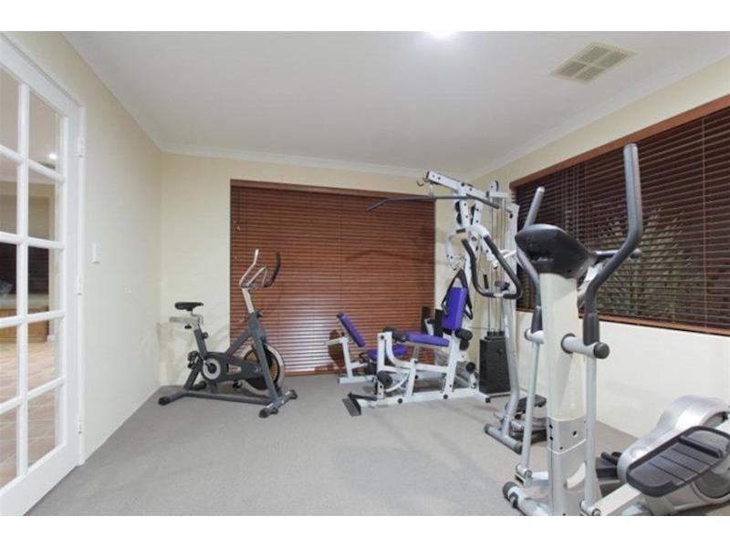 17 Petworth Drive, The Vines WA 6069