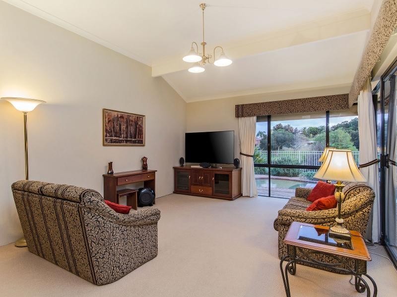 15 St Clair Place, Cooloongup WA 6168