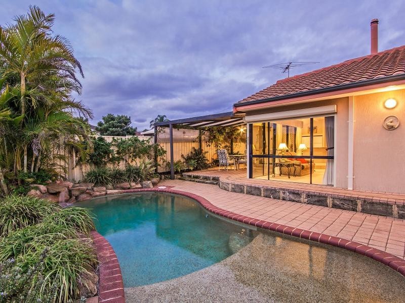15 St Clair Place, Cooloongup WA 6168