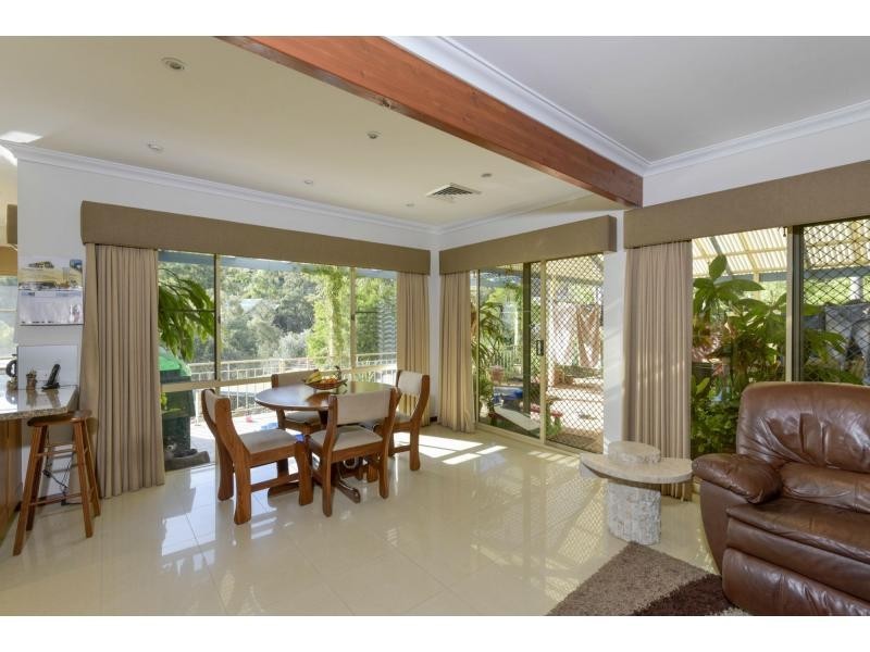 26 Dale Drive, Gooseberry Hill WA 6076