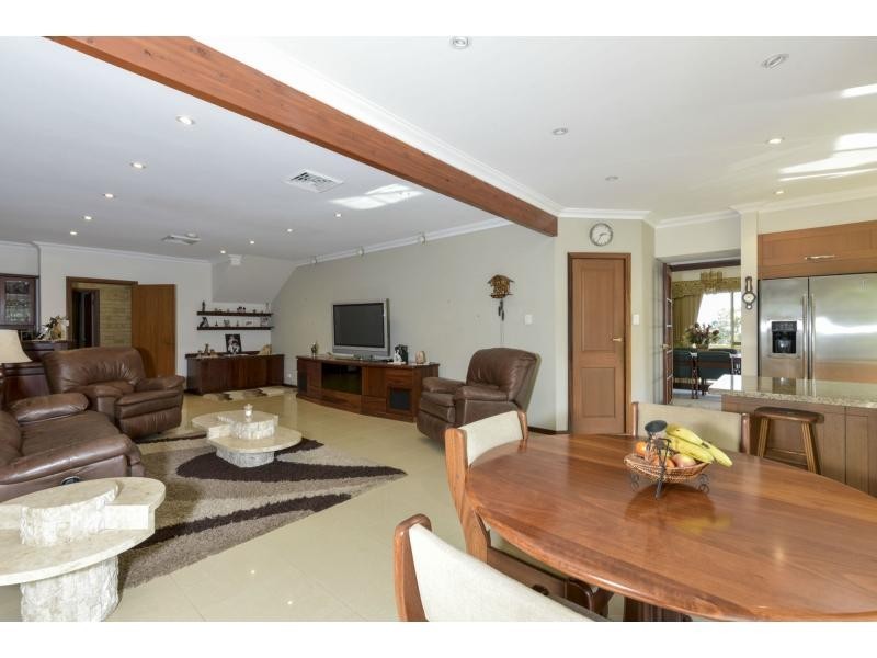 26 Dale Drive, Gooseberry Hill WA 6076