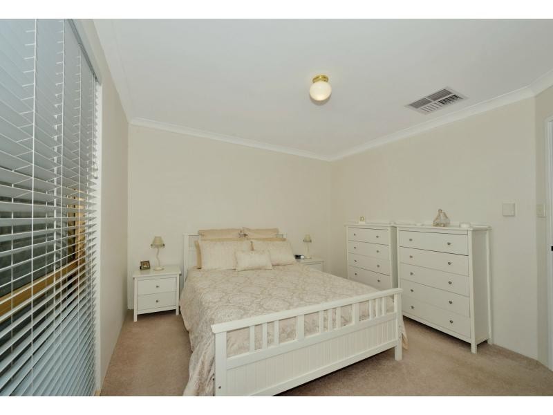 15 Portmarnock Circle, Halls Head WA 6210