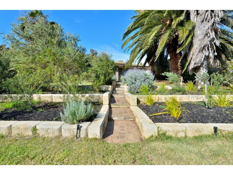 15 Portmarnock Circle, Halls Head WA 6210