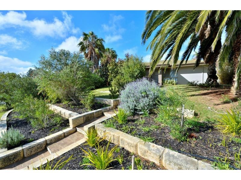 15 Portmarnock Circle, Halls Head WA 6210