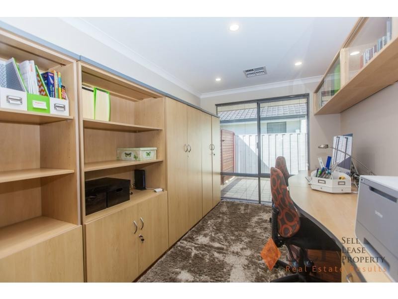 16 Longview Way, The Vines WA 6069