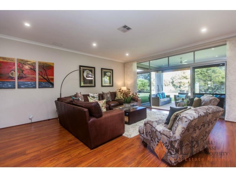 16 Longview Way, The Vines WA 6069