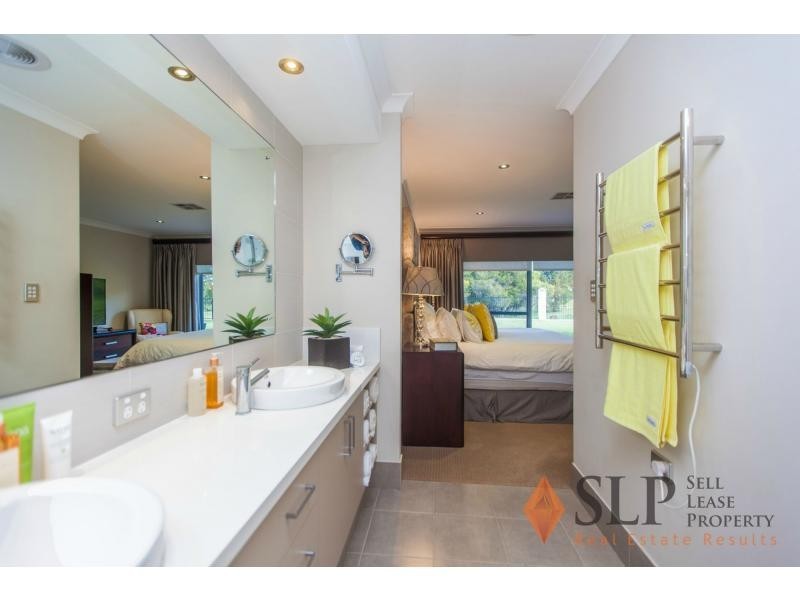 16 Longview Way, The Vines WA 6069