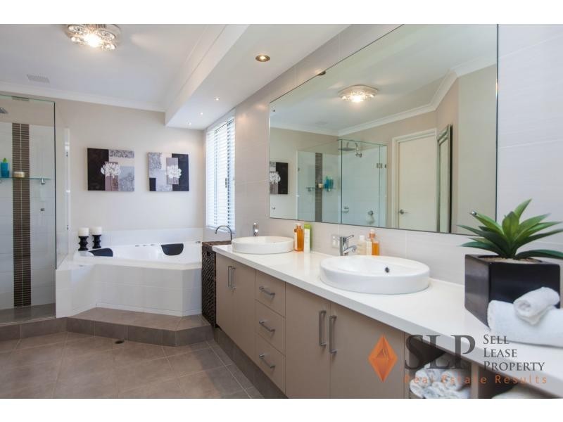 16 Longview Way, The Vines WA 6069