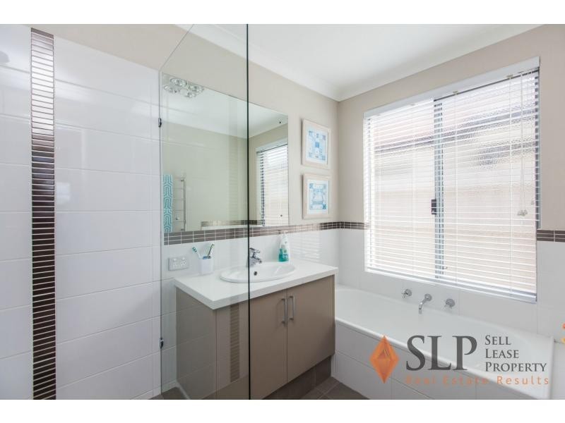 16 Longview Way, The Vines WA 6069