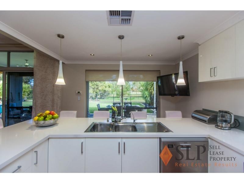 16 Longview Way, The Vines WA 6069
