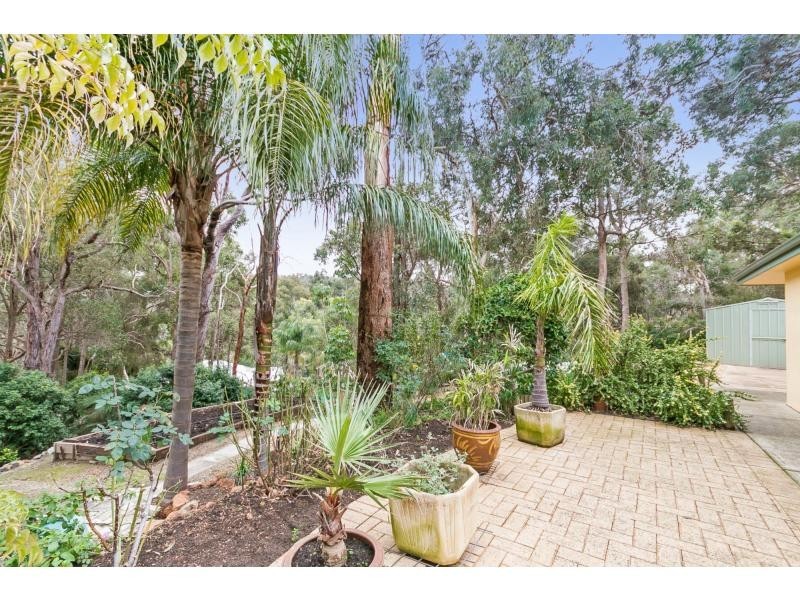 12 Barnes Road, Roleystone WA 6111