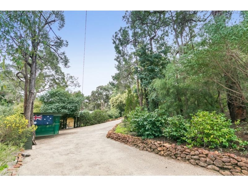 12 Barnes Road, Roleystone WA 6111