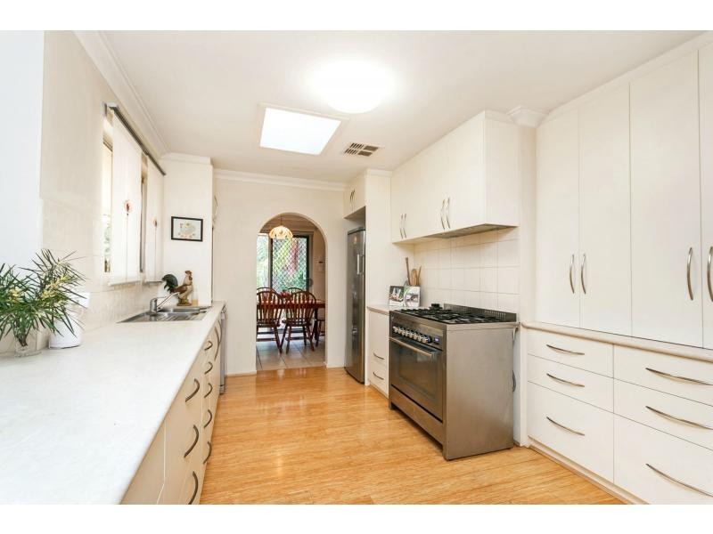 12 Barnes Road, Roleystone WA 6111