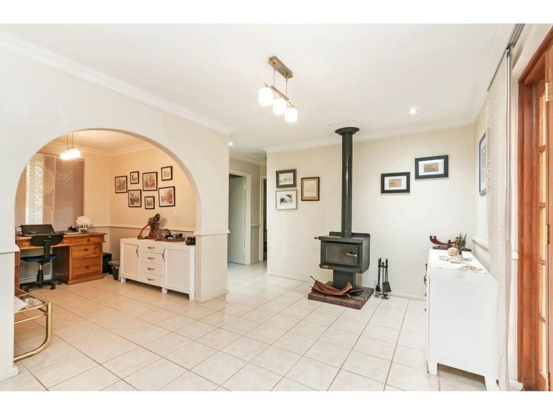 12 Barnes Road, Roleystone WA 6111