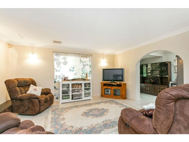 12 Barnes Road, Roleystone WA 6111