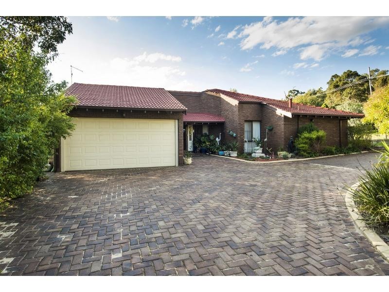 15 Rails Crescent, Wungong WA 6112