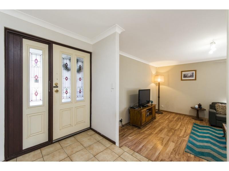 15 Rails Crescent, Wungong WA 6112
