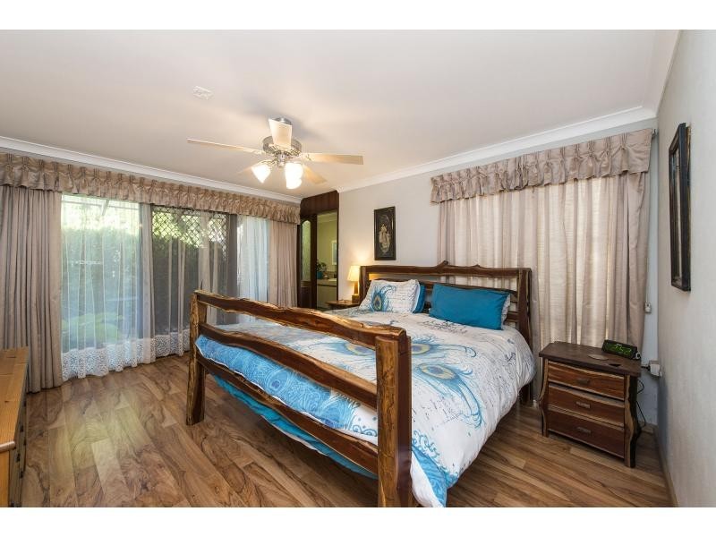 15 Rails Crescent, Wungong WA 6112
