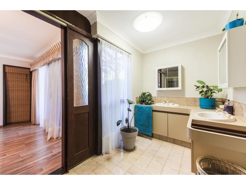 15 Rails Crescent, Wungong WA 6112