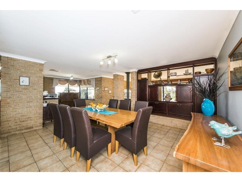 15 Rails Crescent, Wungong WA 6112
