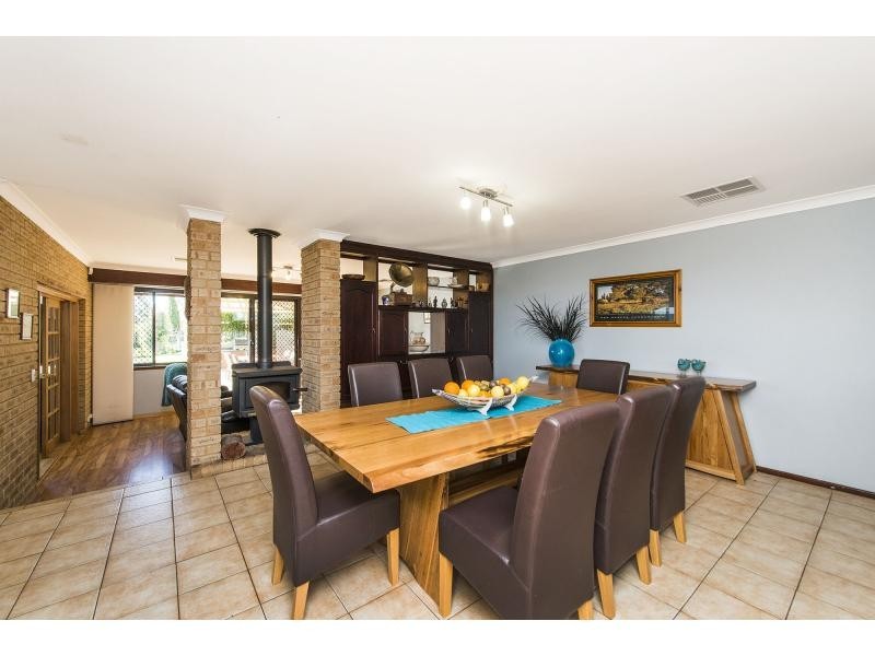 15 Rails Crescent, Wungong WA 6112