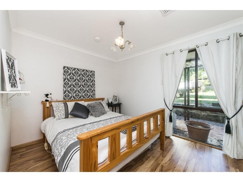 15 Rails Crescent, Wungong WA 6112