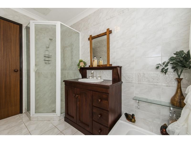 15 Rails Crescent, Wungong WA 6112