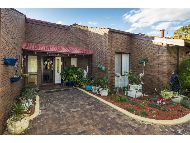 15 Rails Crescent, Wungong WA 6112